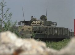 BMP-3 s klecovou nástavbou