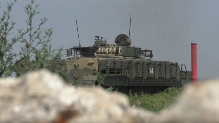 BMP-3 s klecovou nástavbou