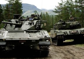 CV90 a Leopard 2A4