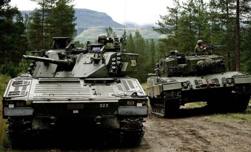 CV90 a Leopard 2A4