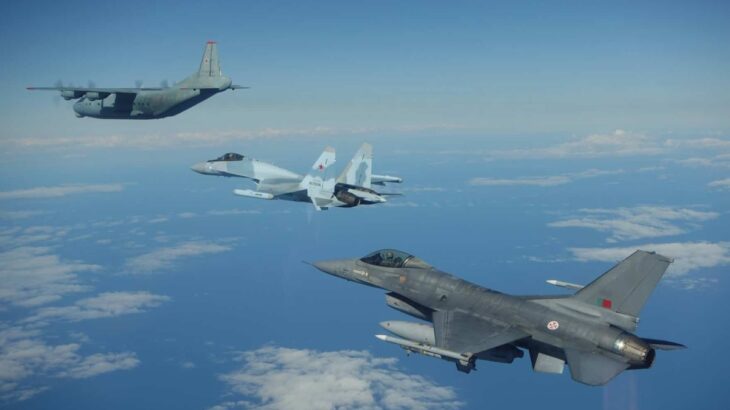 F-16 vyprovází ruská letadla