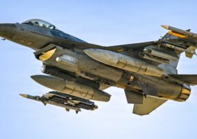 F-16 s výzbrojí