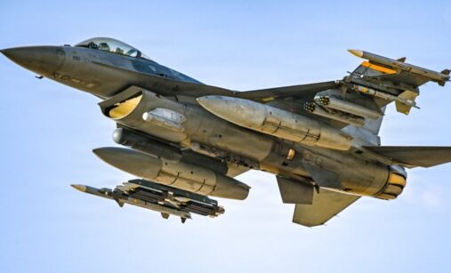 F-16 s výzbrojí