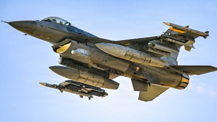 F-16 s výzbrojí