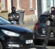 Policisté z protiteroristické jednotky a francouzské zpravodajské služby DGSI