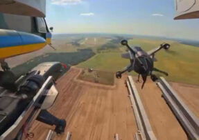 Interceptorový dron odpálený z Mi-8