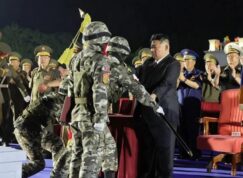 Kim Čong-un a severokorejští vojáci