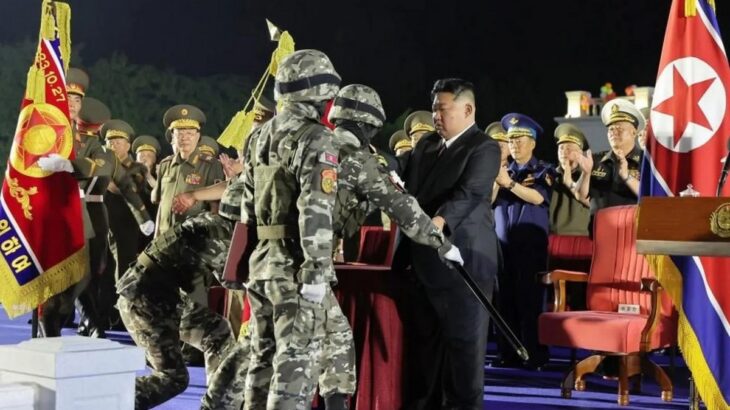 Kim Čong-un a severokorejští vojáci