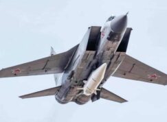MiG-31K se střelou Kinžal