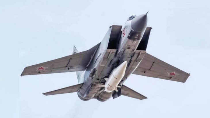 MiG-31K se střelou Kinžal