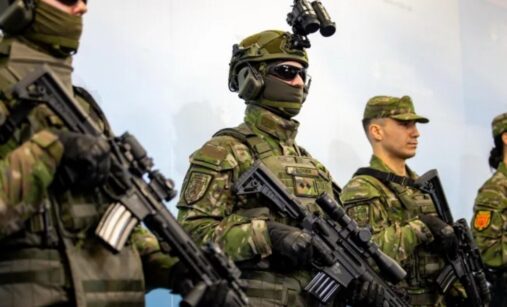 Nové uniformy a zbraně slovenské armády