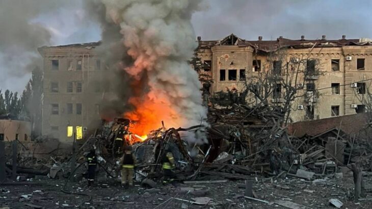 Obytný dům rozbombardovaný ve Slovjansku