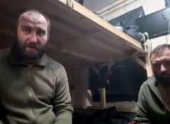 Ukrajinští vojáci ze 44. brigády, velitel a seržant