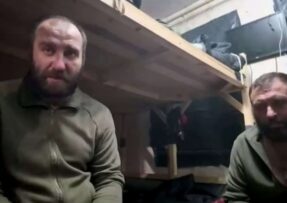 Ukrajinští vojáci ze 44. brigády, velitel a seržant