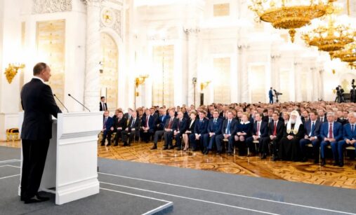 Vladimir Putin před poslanci Státní dumy