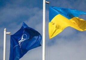 Vlajka NATO a Ukrajiny