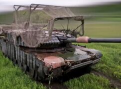 M1A1 Abrams s protidronovou ochranou