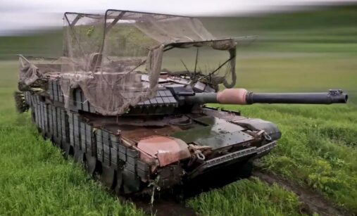 M1A1 Abrams s protidronovou ochranou