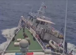 Čínská pobřežní stráž narazila do filipínské lodi
