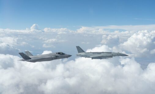 F-35 a YFQ-44A