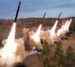 Odpal salvy raket Hwasong-11