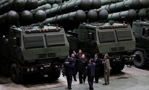 Kim Čong-un u KN-25