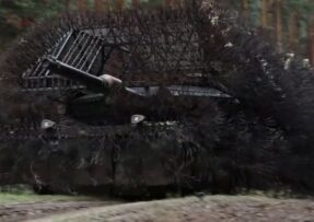M1A1 Abrams s protidronovou ochranou