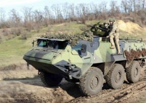 Obrněný transportér XA-180 ukrajinské námořní pěchoty