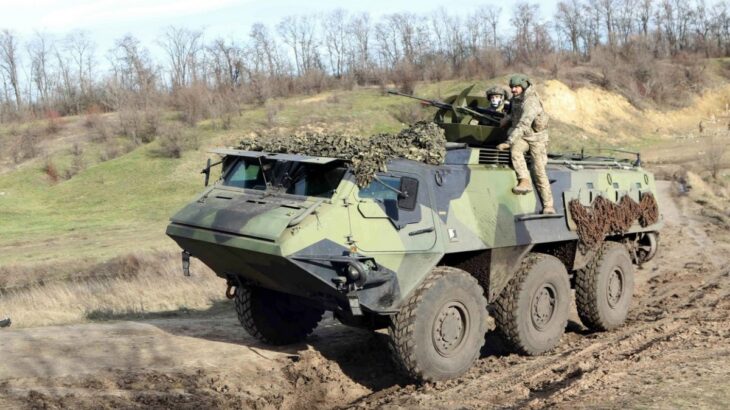 Obrněný transportér XA-180 ukrajinské námořní pěchoty