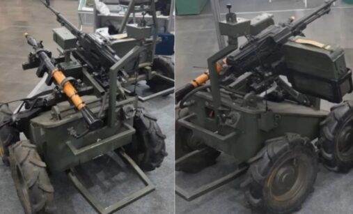 Pozemní dron s RPG-7 a kulometem