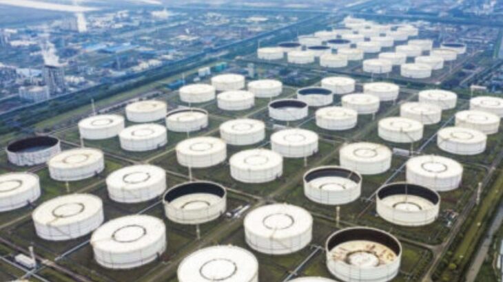 Průmyslové zásobníky, tankery na ropu