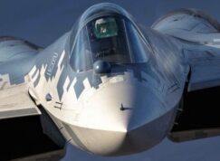 Su-57 zepředu