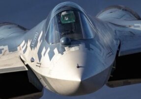 Su-57 zepředu