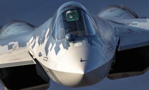 Su-57 zepředu