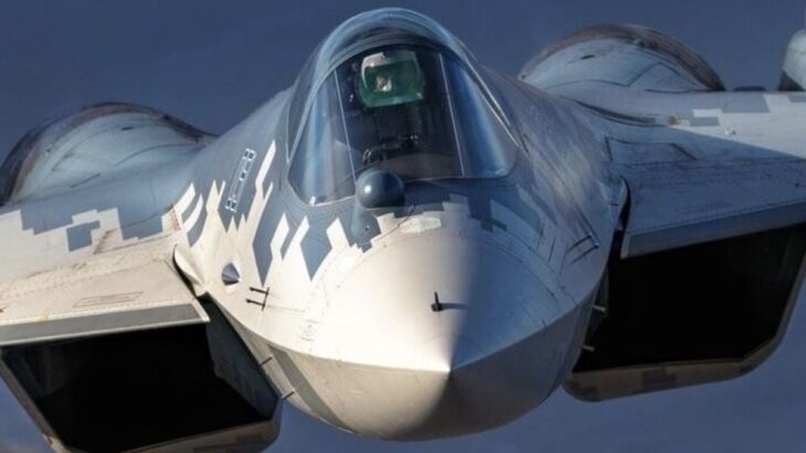 Su-57 zepředu