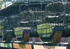 Ruské tanky T-73B3M na vlaku