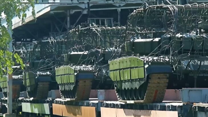 Ruské tanky T-73B3M na vlaku