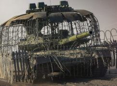 T-90M s protidronovou ochranou