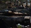 Tank Abrams s maskovací sítí