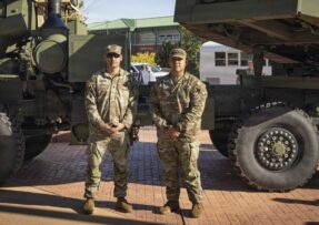 Američtí vojáci s M142 HIMARS