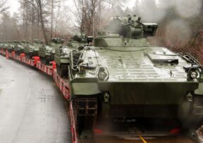 Přeprava bojových vozidel pěchoty Marder na Ukrajinu