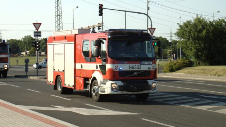 Čeští hasiči na silnici