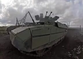 Bezosádkový T-72 s dvojkanonem