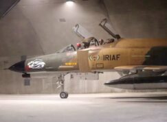 Letoun na íránské základně Eagle 44