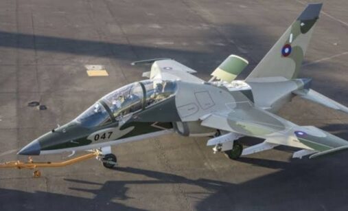 Jak-130 v Laosu