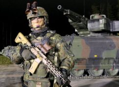 Německý voják s útočnou puškou G95