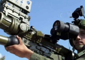 Ruský voják s MANPADS Verba