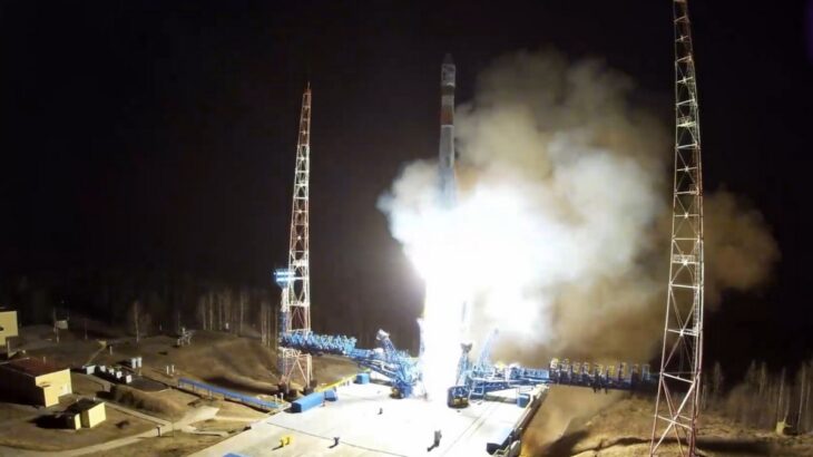 Start rakety Sojuz-2, která nosí do vesmíru satelity Rassvet