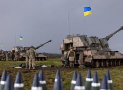 Ukrajinští dělostřelci cvičí na AS-90