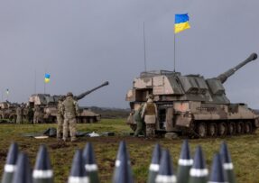 Ukrajinští dělostřelci cvičí na AS-90